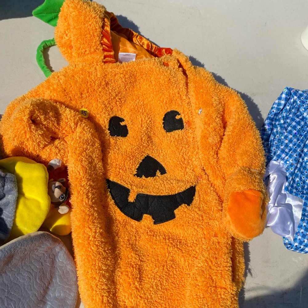 Newborn pumpkin costume
